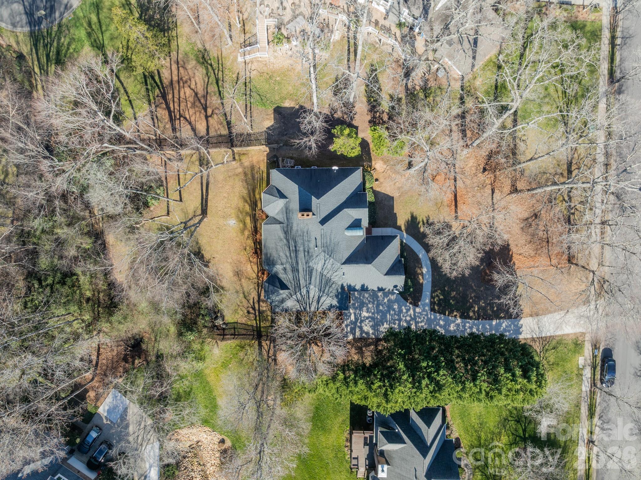 316 Kimberly Road Davidson, NC 28036 - Photo 5 of 37 a backyard of a house with lots of green space