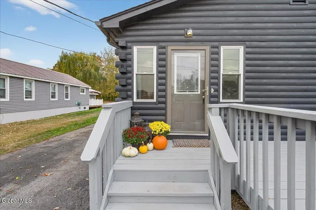 $490,000 | 19 Kozy Lane, Malta, NY 12020