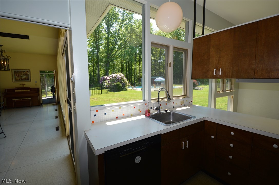 9652 Wolfe Road Windham, OH 44288 - Photo 13 of 35 Gallery Image 13