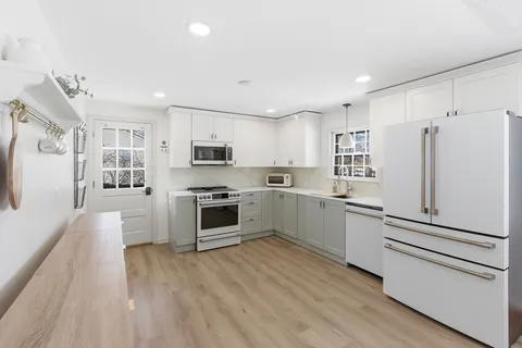 $540,000 | 30 Duxbury Drive, Holden, MA 01520