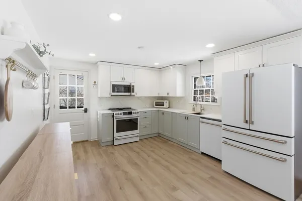 $540,000 | 30 Duxbury Drive, Holden, MA 01520