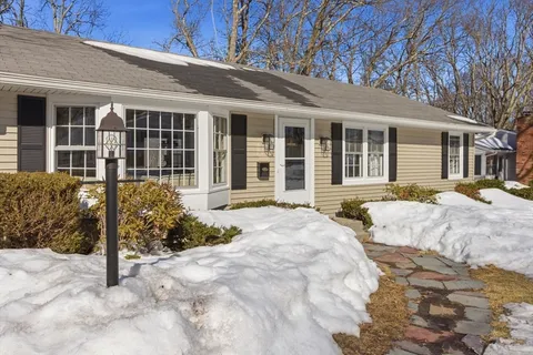 $540,000 | 30 Duxbury Drive, Holden, MA 01520