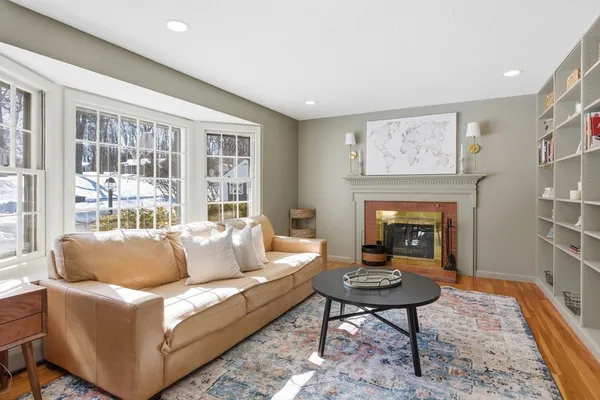 $540,000 | 30 Duxbury Drive, Holden, MA 01520