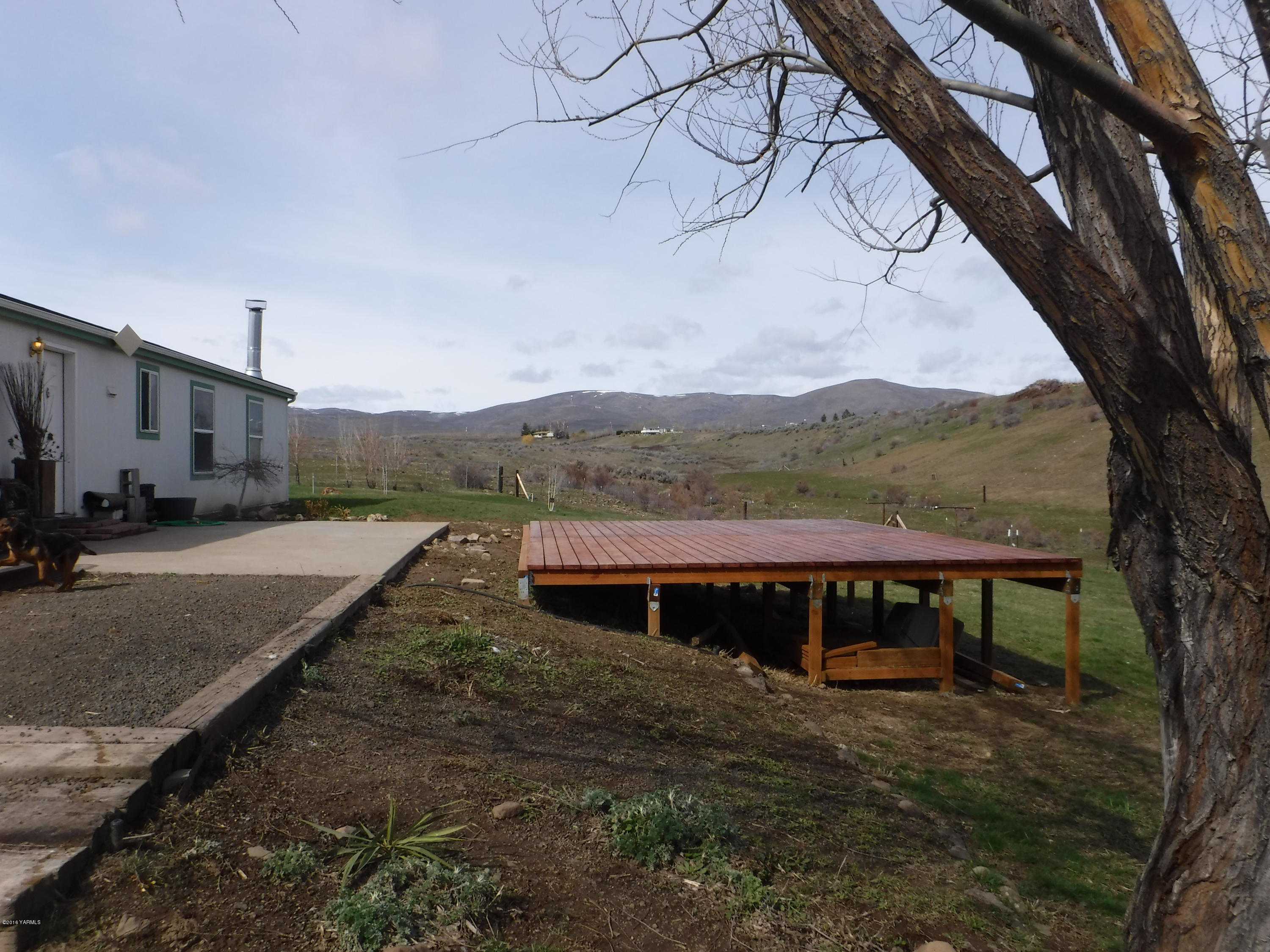 495 Burnham Road Yakima, WA 98908 - Photo 17 of 36 a view of a house with a yard
