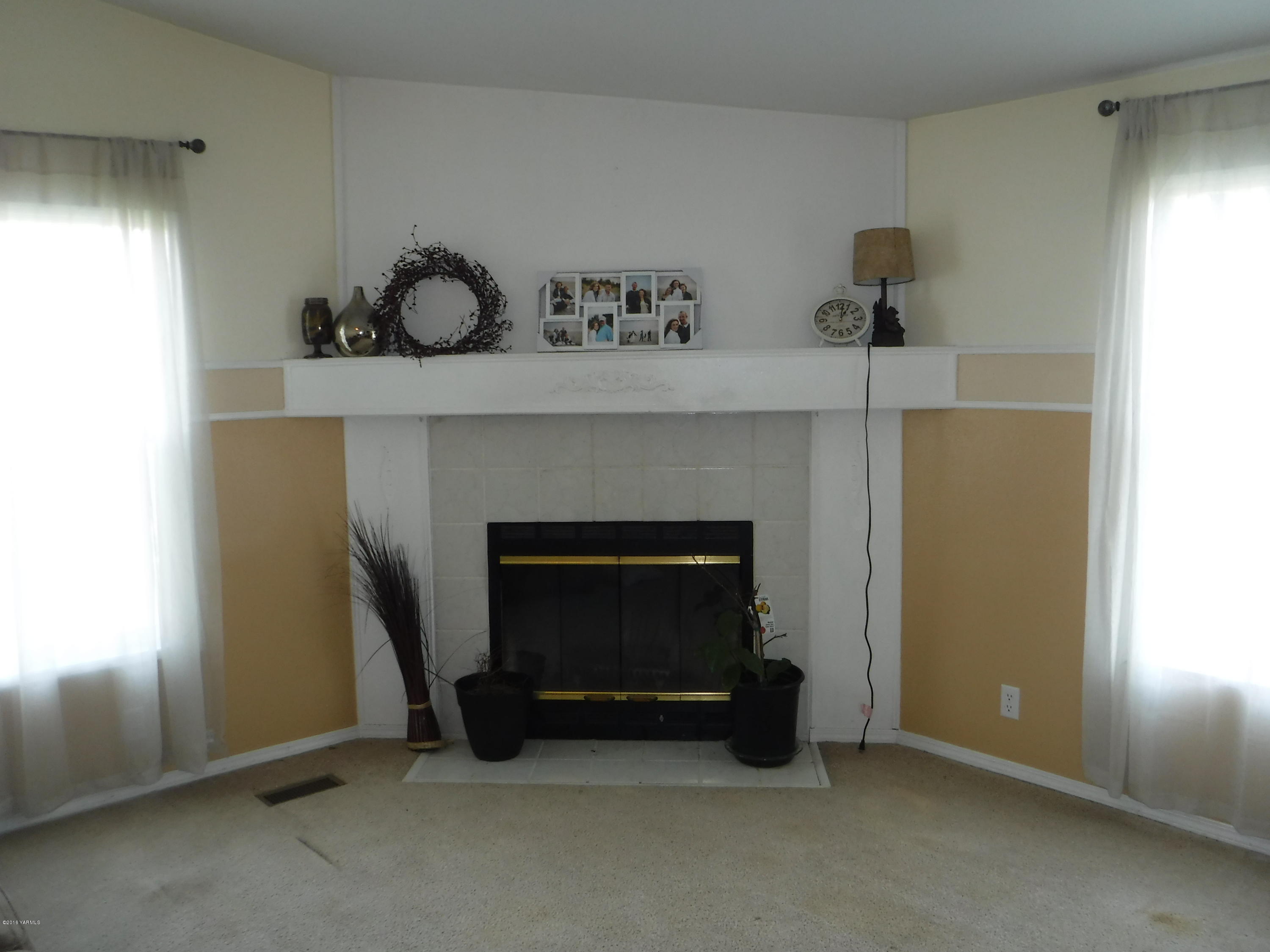 495 Burnham Road Yakima, WA 98908 - Photo 19 of 36 a living room with furniture and a fireplace