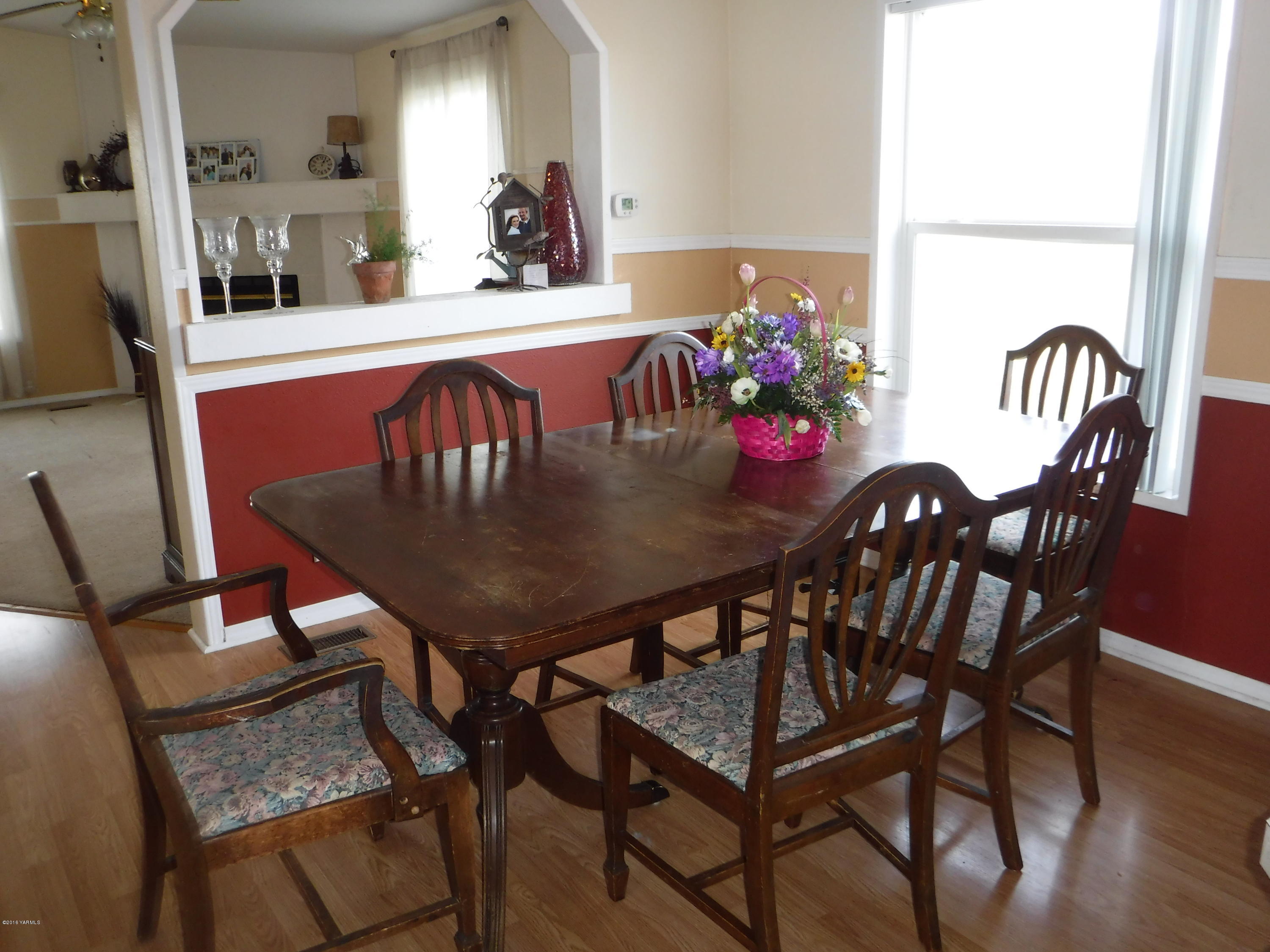 495 Burnham Road Yakima, WA 98908 - Photo 21 of 36 a view of a dining room with furniture and wooden floor