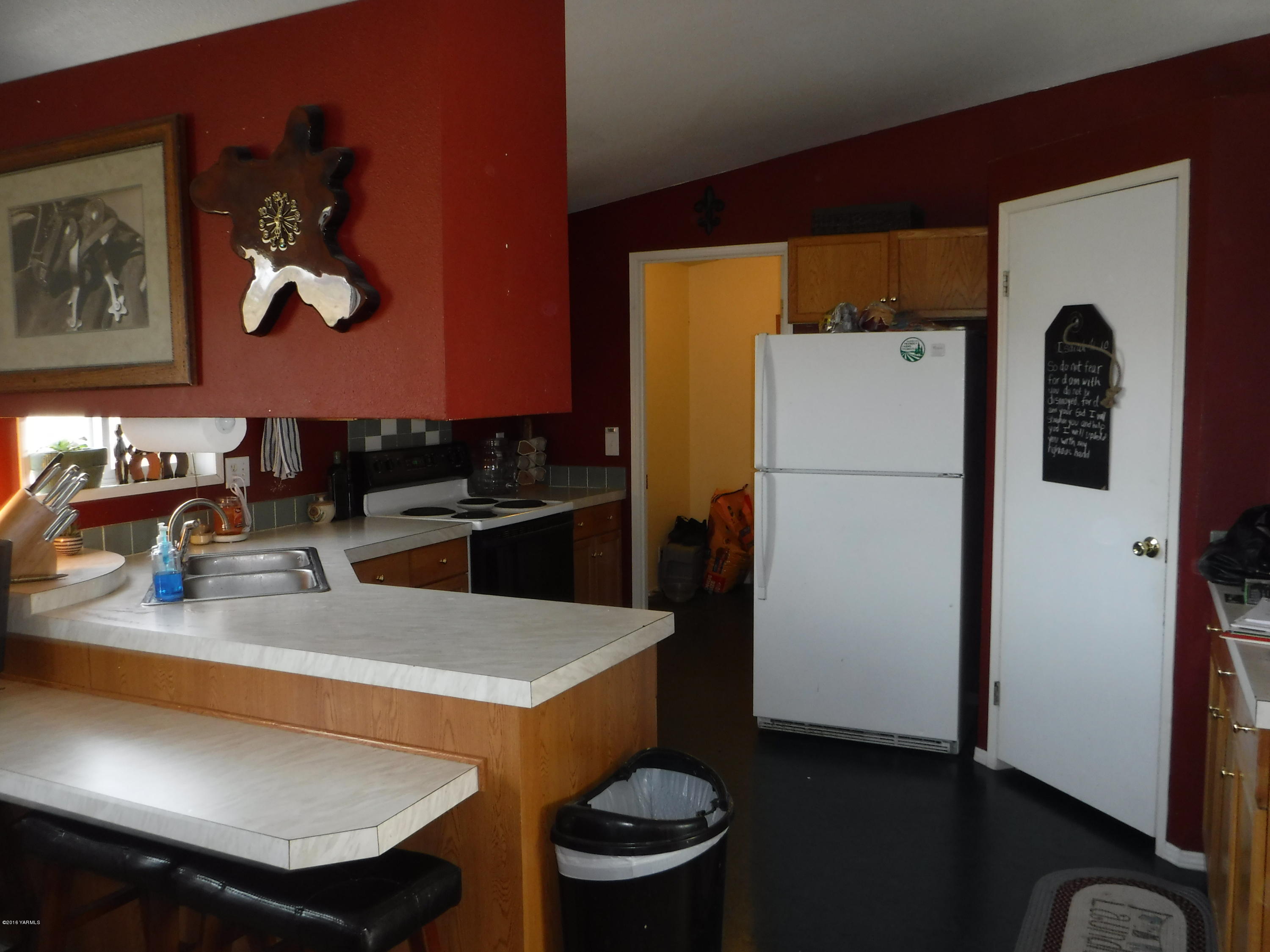 495 Burnham Road Yakima, WA 98908 - Photo 26 of 36 a kitchen with stainless steel appliances granite countertop a sink a refrigerator and a stove