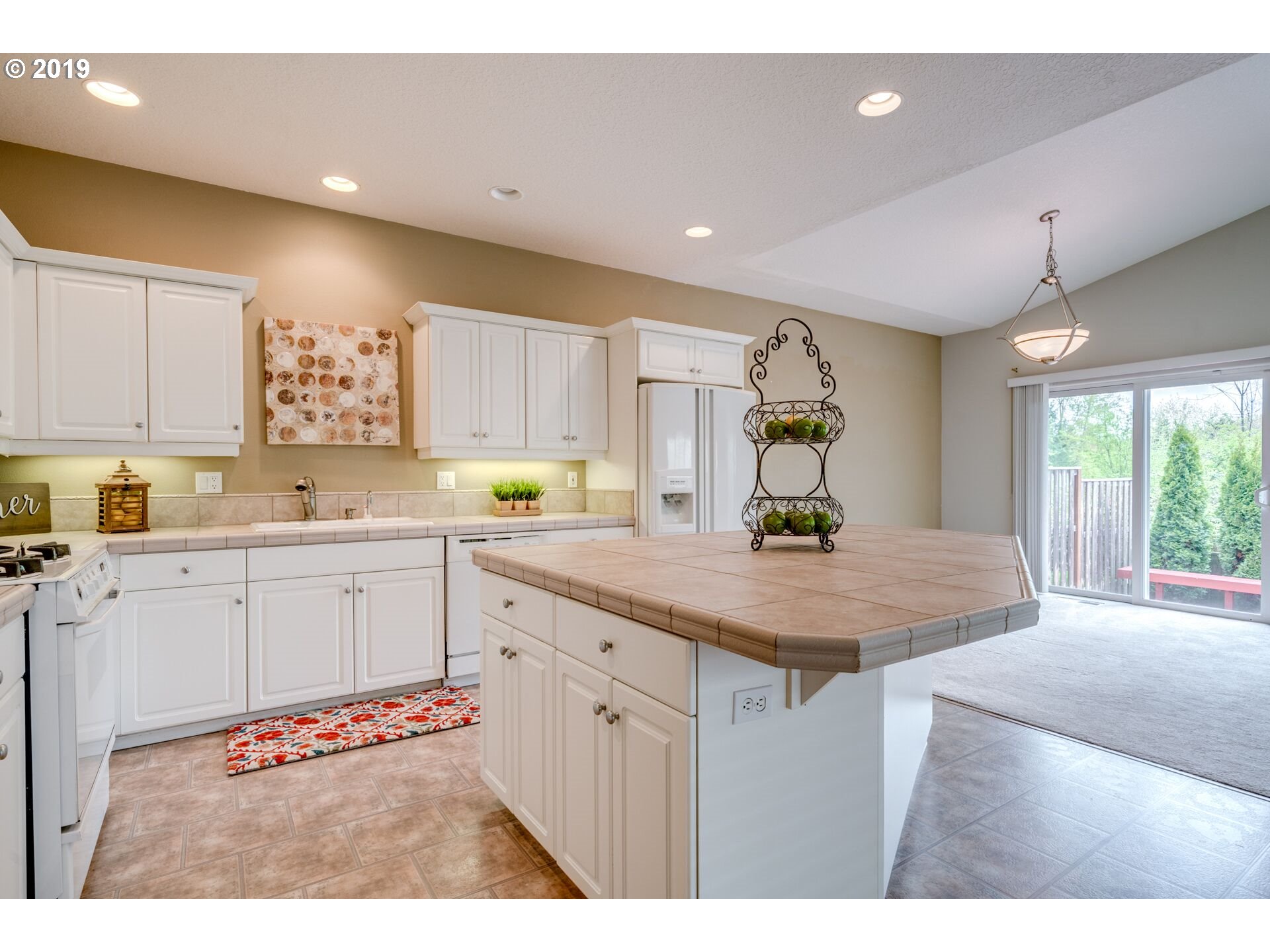 14720 Southwest Grebe Lane Beaverton, OR 97007 - Photo 3 of 31 Kitchen