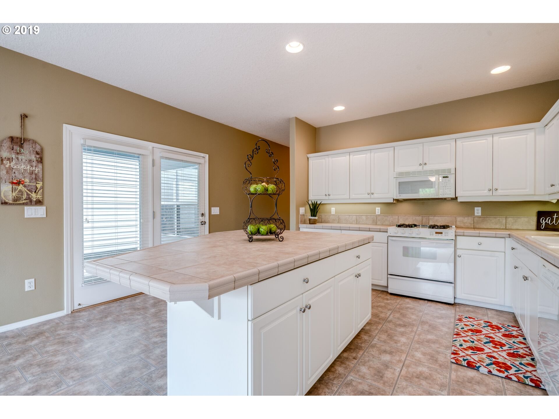 14720 Southwest Grebe Lane Beaverton, OR 97007 - Photo 4 of 31 Kitchen