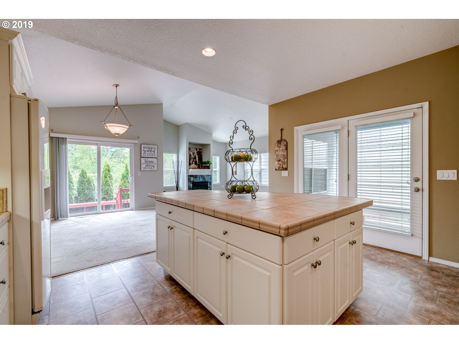 14720 Southwest Grebe Lane Beaverton, OR 97007 - Photo 6 of 31 Kitchen/Dining Room
