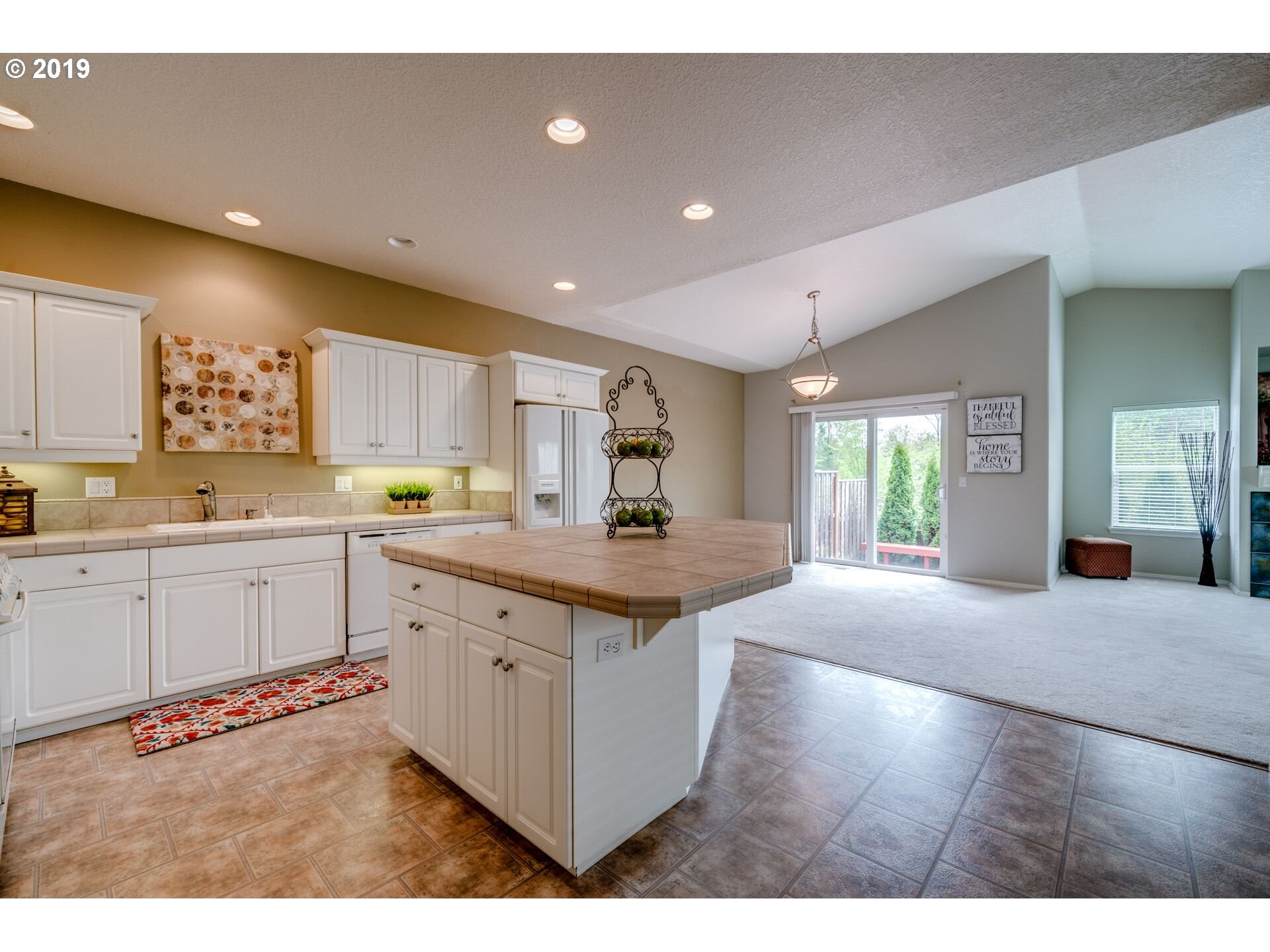 14720 Southwest Grebe Lane Beaverton, OR 97007 - Photo 7 of 31 Kitchen/Living Room