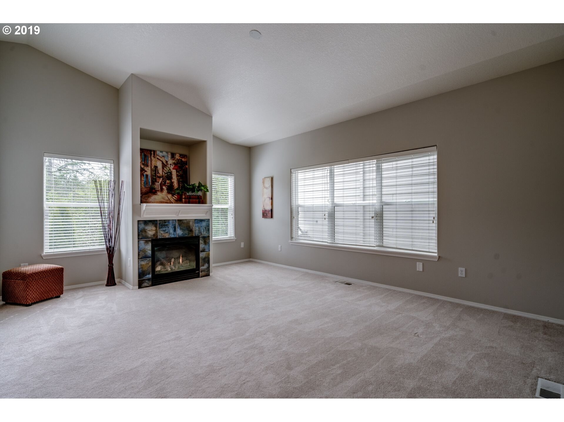 14720 Southwest Grebe Lane Beaverton, OR 97007 - Photo 10 of 31 Living Room