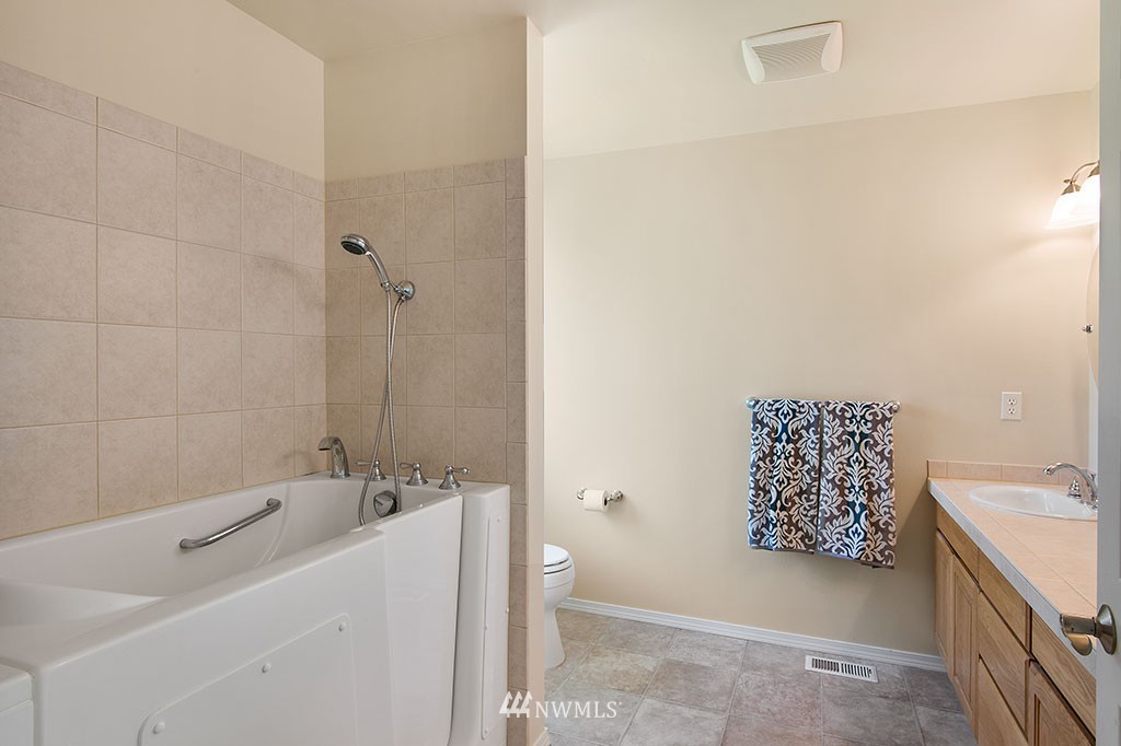 4868 East Collins Road Port Orchard, WA 98366 - Photo 17 of 25 Gallery Image 17