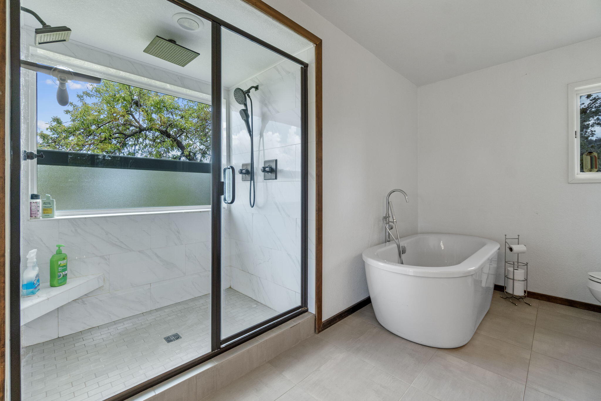 17722 Pope Road Merrill, OR 97633 - Photo 32 of 61 a bathroom with a bathtub and shower