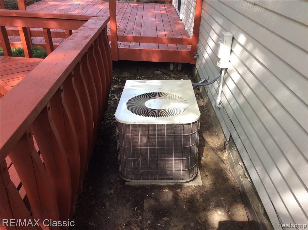 704 Burlington Road Canton, MI 48188 - Photo 8 of 40 AC Unit in good working condition
