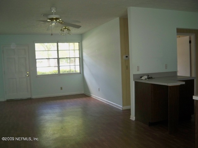 6130 Terry Road Jacksonville, FL 32216 - Photo 3 of 18 Living room