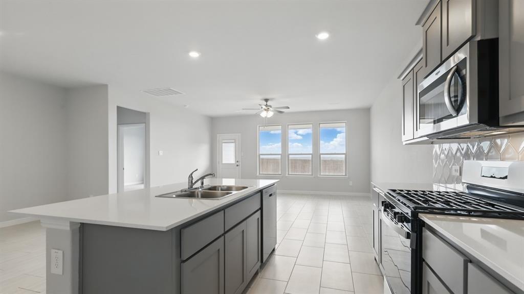 1234 Rockwater Drive Decatur, TX 76234 - Photo 2 of 40