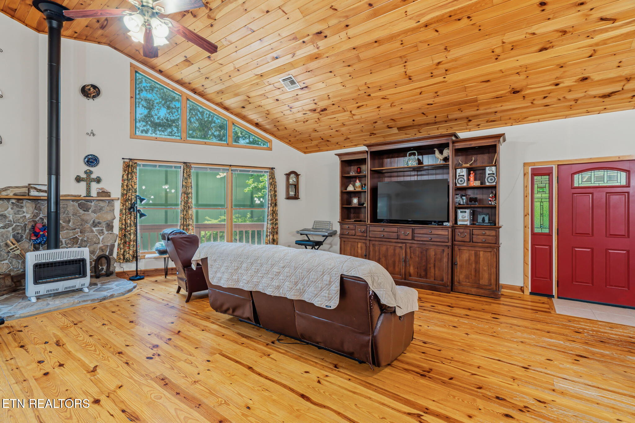 414 Shaddon Road Tellico Plains, TN 37385 - Photo 13 of 56 28-web-or-mls-414 Shaddon Road-64