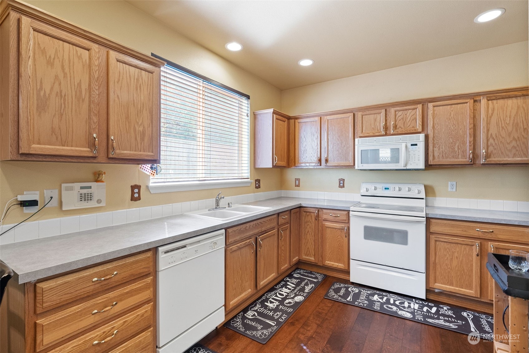 17850 110th Place Southeast Renton, WA 98055 - Photo 10 of 24