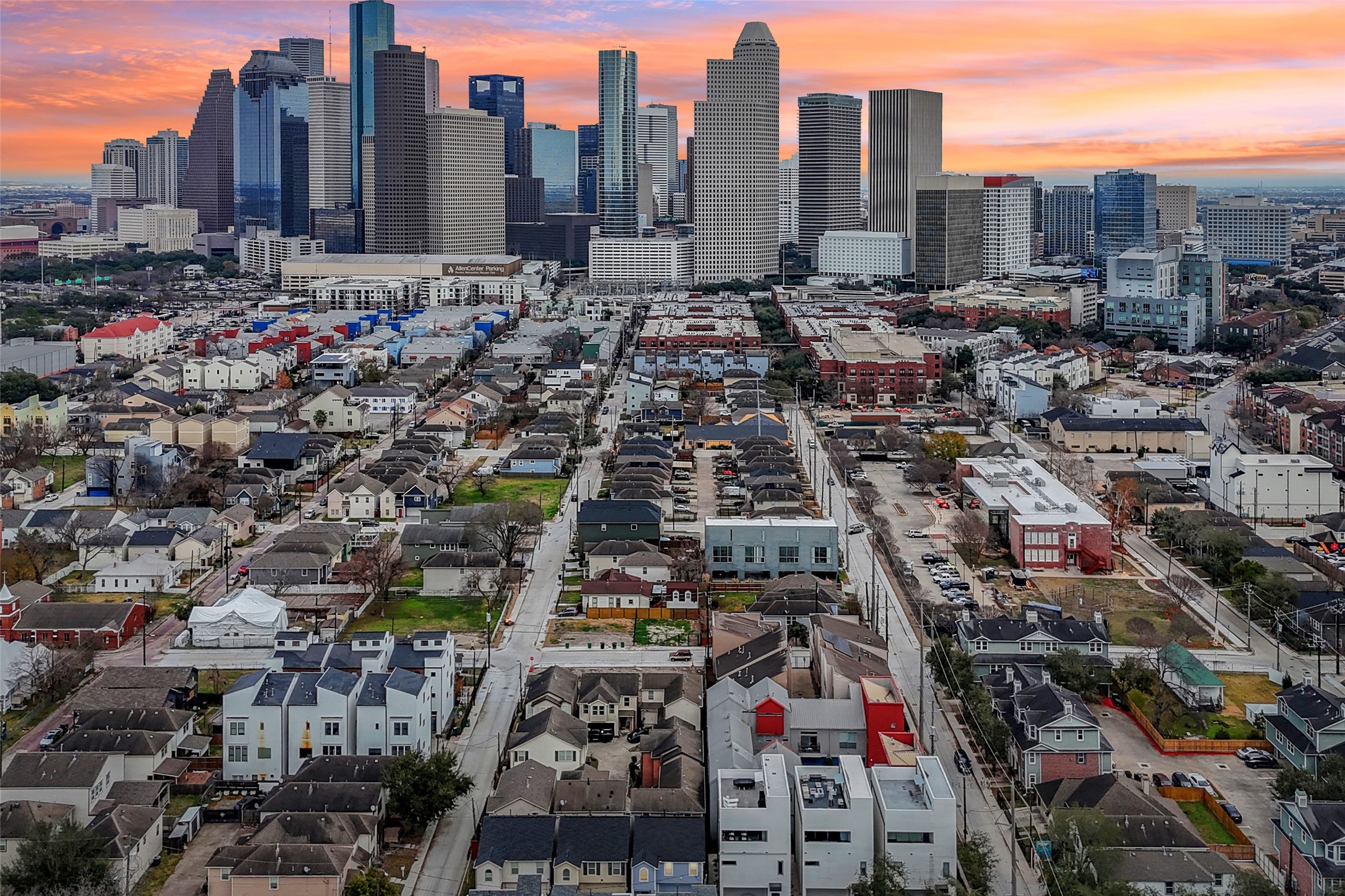 1405 Bailey Street is the perfect place for someone who commutes to Downtown.