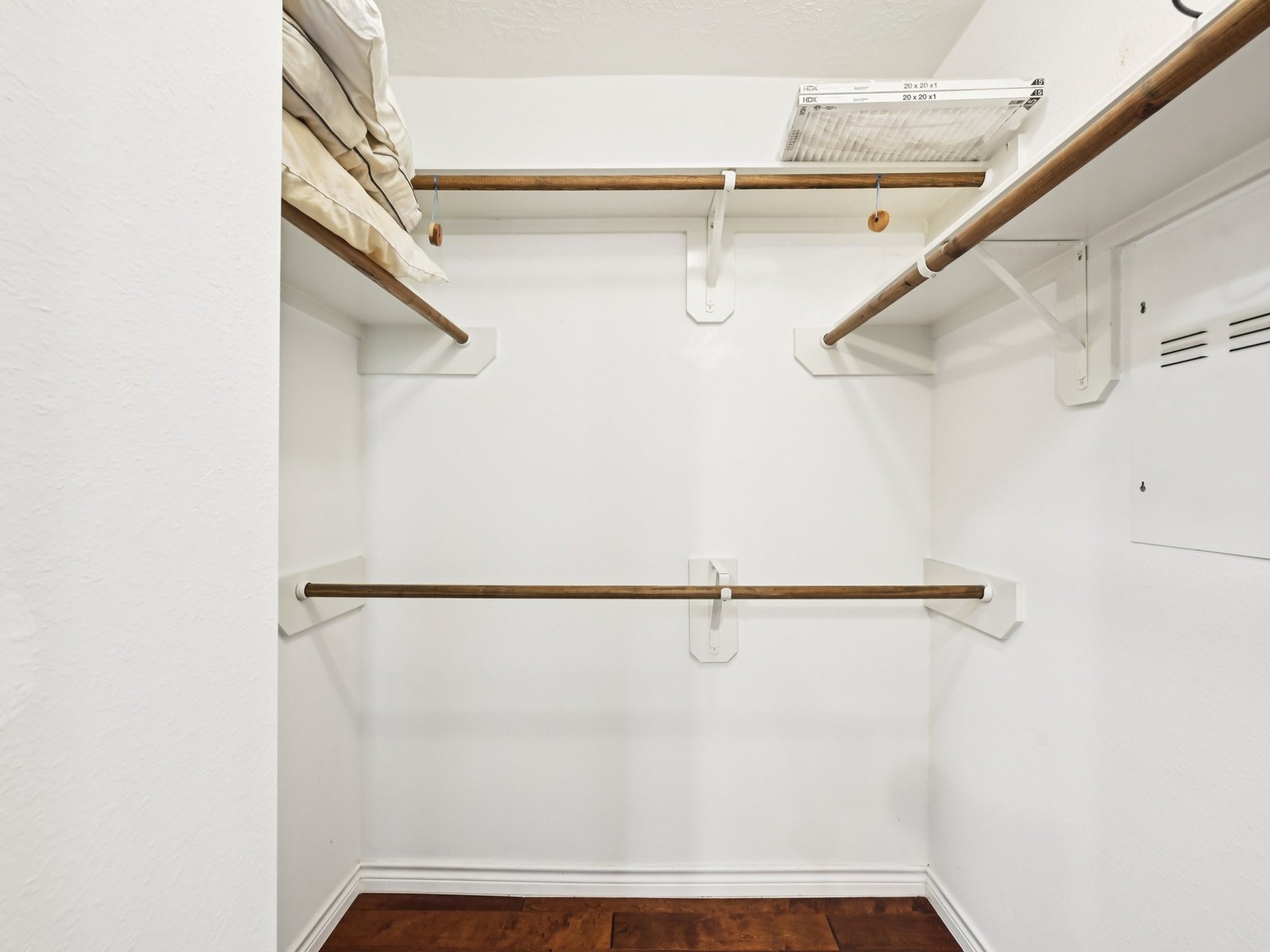 1405 Bailey Street Houston, TX 77019 - Photo 20 of 26 This walk-in closet ensures you have ample space to store your clothing.