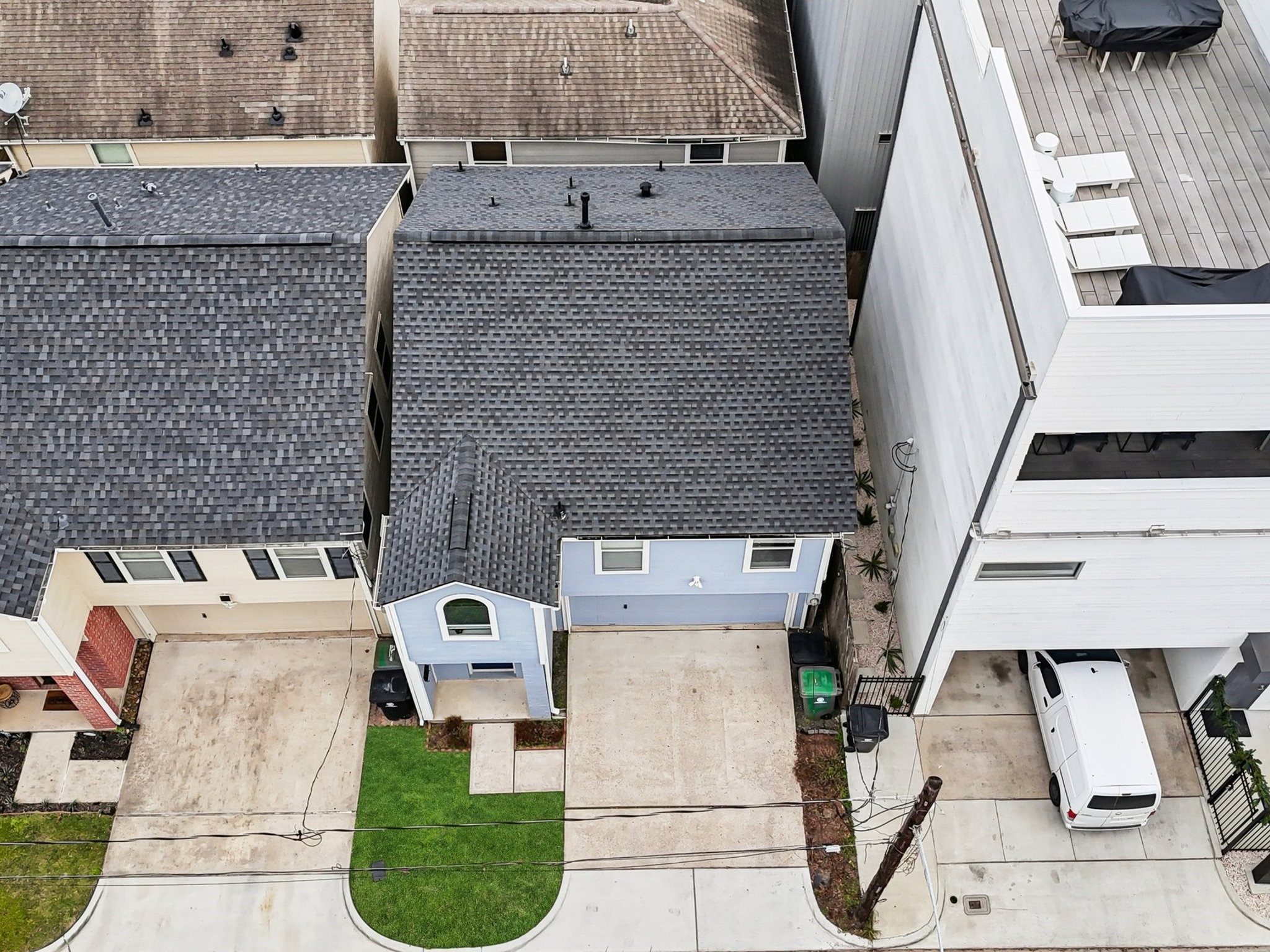1405 Bailey Street Houston, TX 77019 - Photo 2 of 26 This adorable property is also a short walk to both Buffalo Bayou Park and Wiley Park.