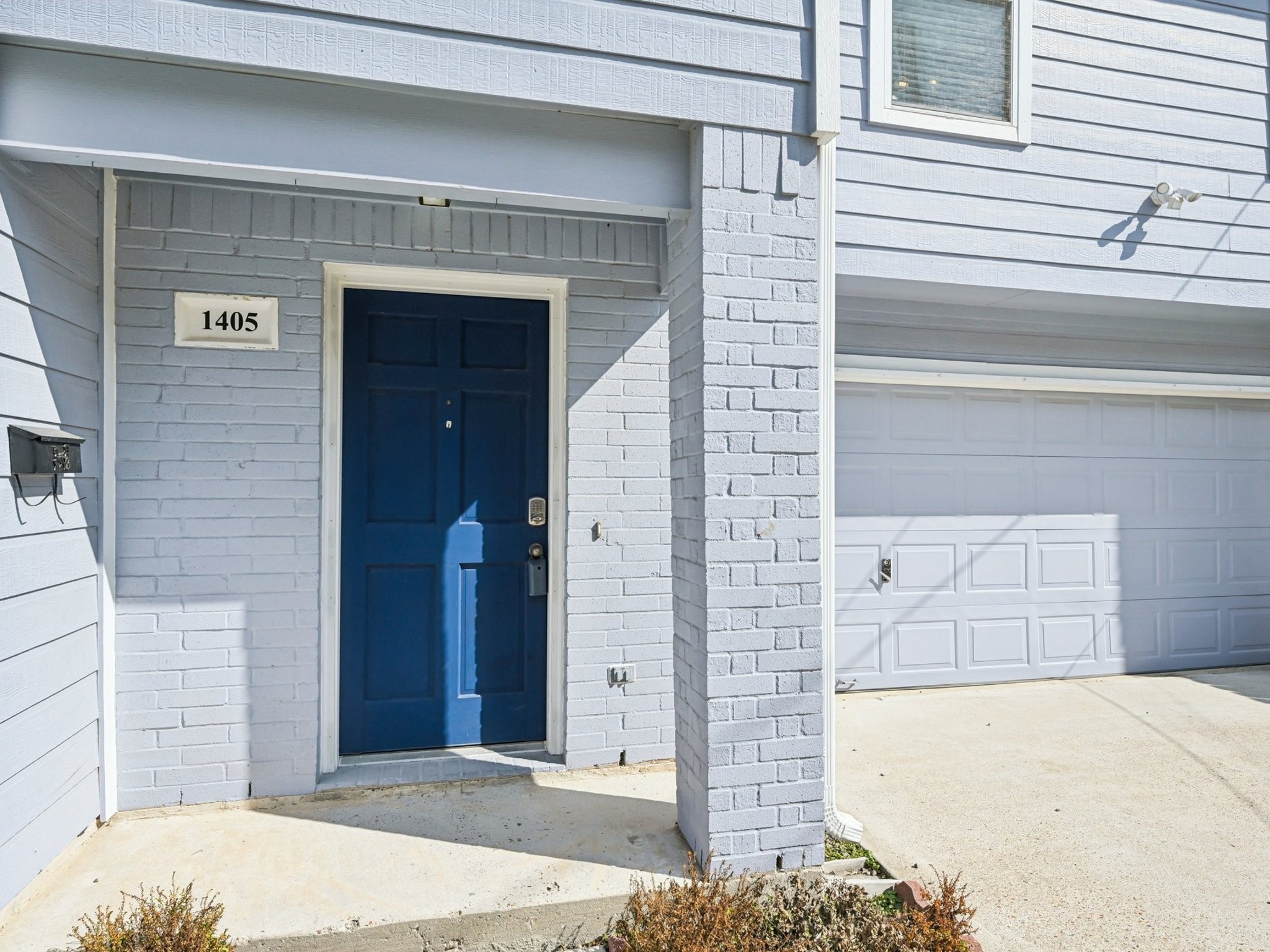 1405 Bailey Street Houston, TX 77019 - Photo 4 of 26 Let's take a look inside!