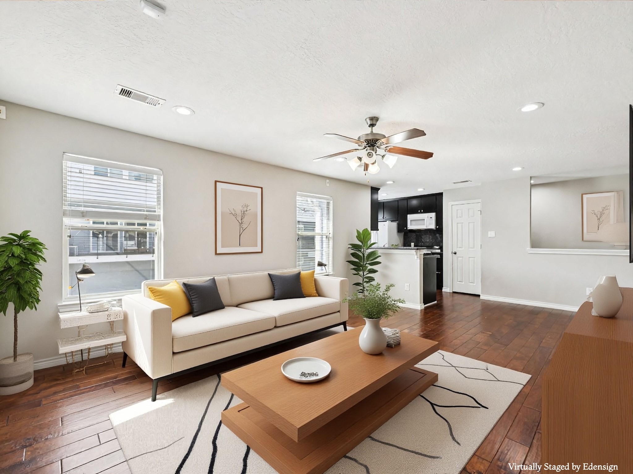 1405 Bailey Street Houston, TX 77019 - Photo 10 of 26 An abundance of natural lighting fills the room.