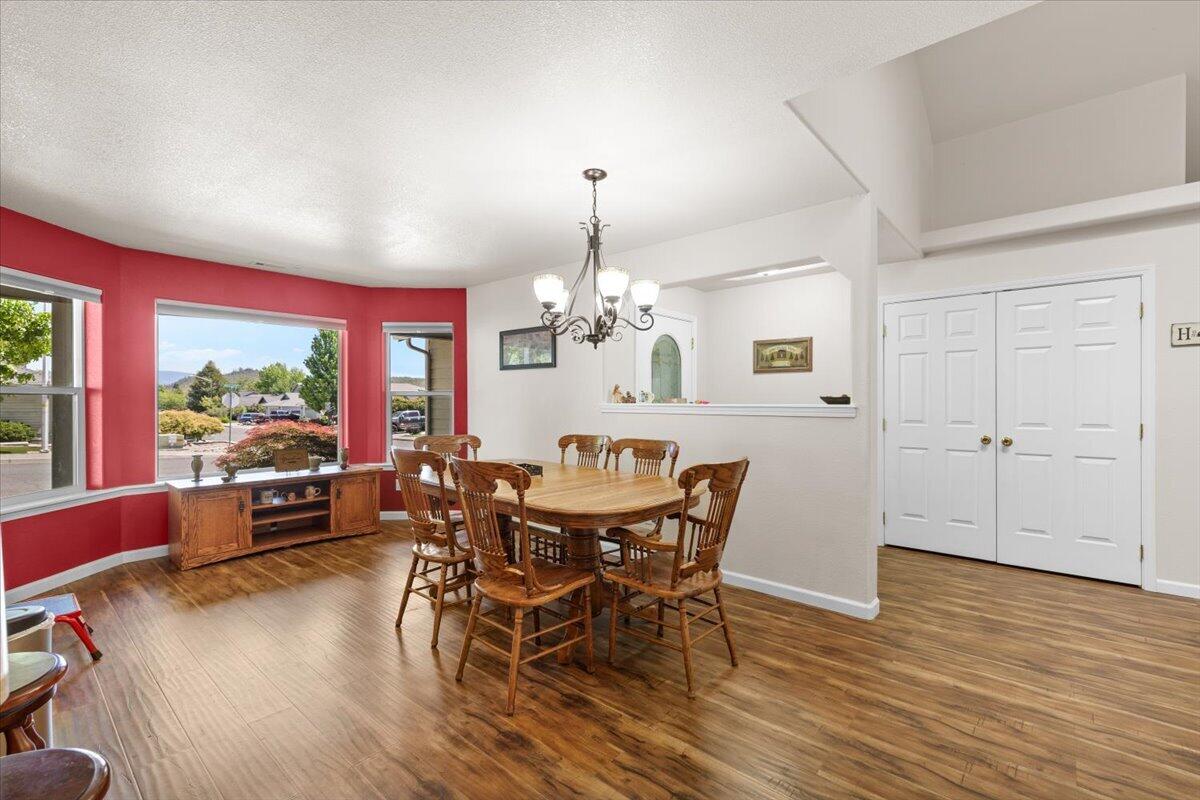 962 Ridgeview Drive Eagle Point, OR 97524 - Photo 6 of 27 09-CI_6032