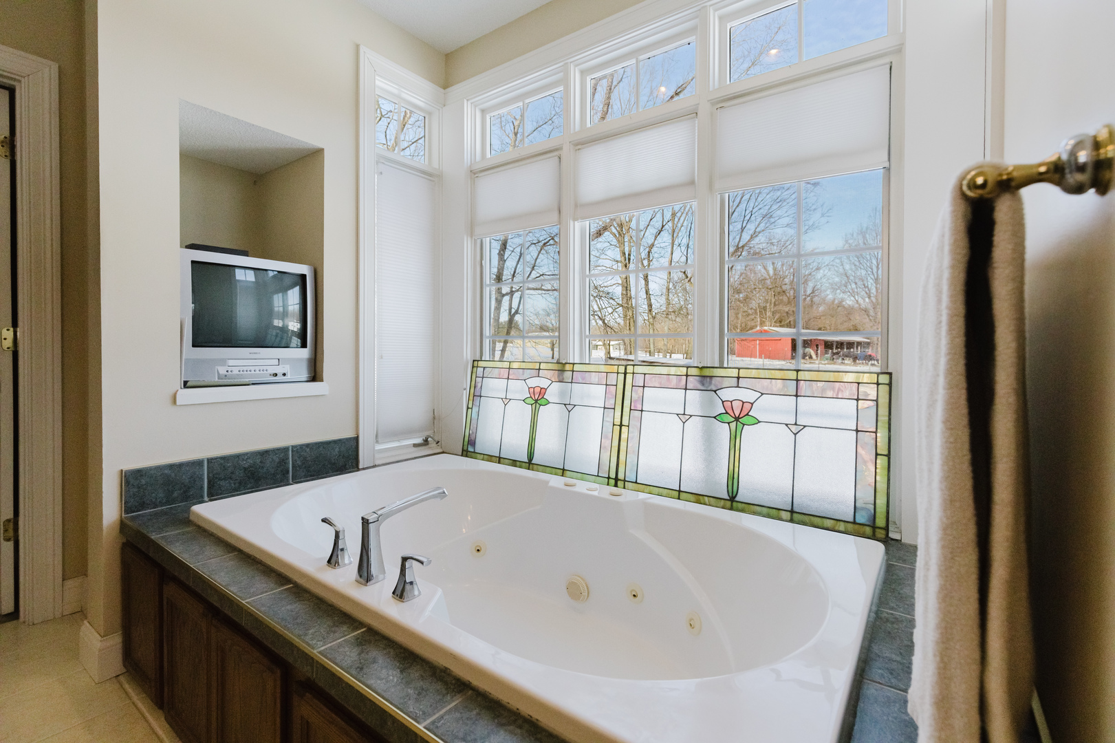 4996 Andrew Road Marion, IL 62959 - Photo 35 of 85 a bathroom with a bathtub and shower