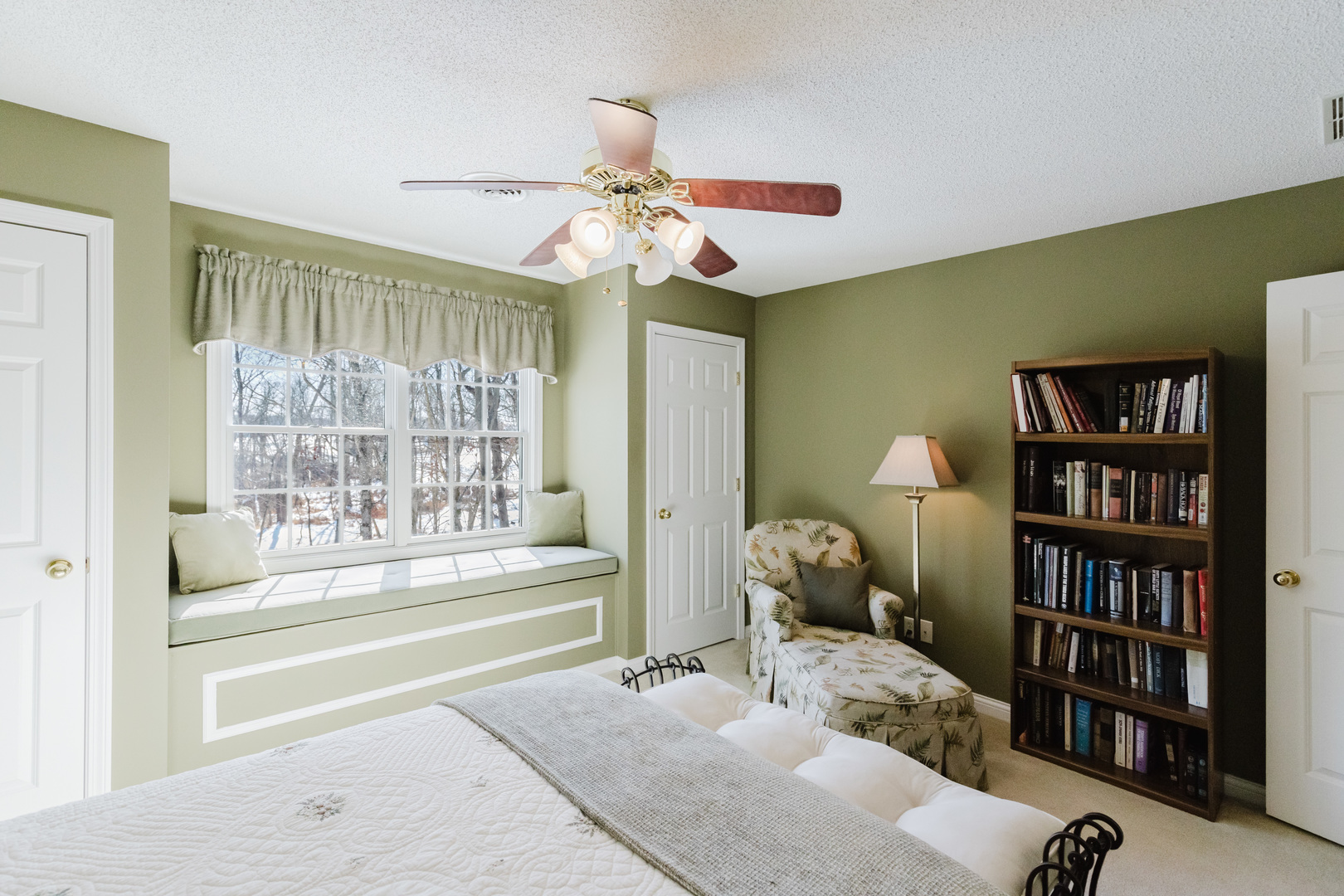 4996 Andrew Road Marion, IL 62959 - Photo 57 of 85 a living room with furniture and a book shelf
