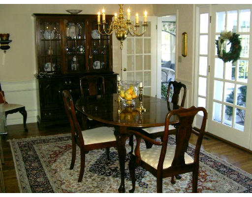 28 Norwich Road Wellesley, MA 02481 - Photo 4 of 14 a view of a dining room with furniture