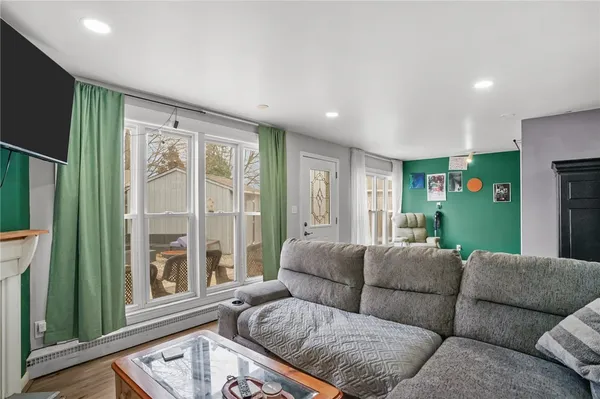 $325,000 | 1010 Warwick Avenue, Warwick, RI 02888