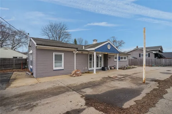 $325,000 | 1010 Warwick Avenue, Warwick, RI 02888