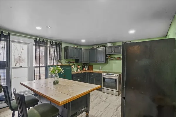 $325,000 | 1010 Warwick Avenue, Warwick, RI 02888