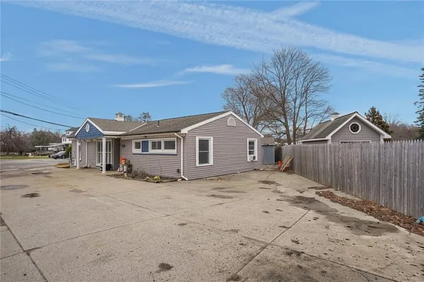 $325,000 | 1010 Warwick Avenue, Warwick, RI 02888