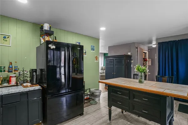 $325,000 | 1010 Warwick Avenue, Warwick, RI 02888