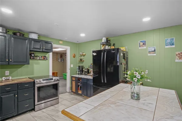 $325,000 | 1010 Warwick Avenue, Warwick, RI 02888