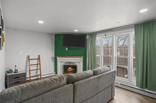 $325,000 | 1010 Warwick Avenue, Warwick, RI 02888