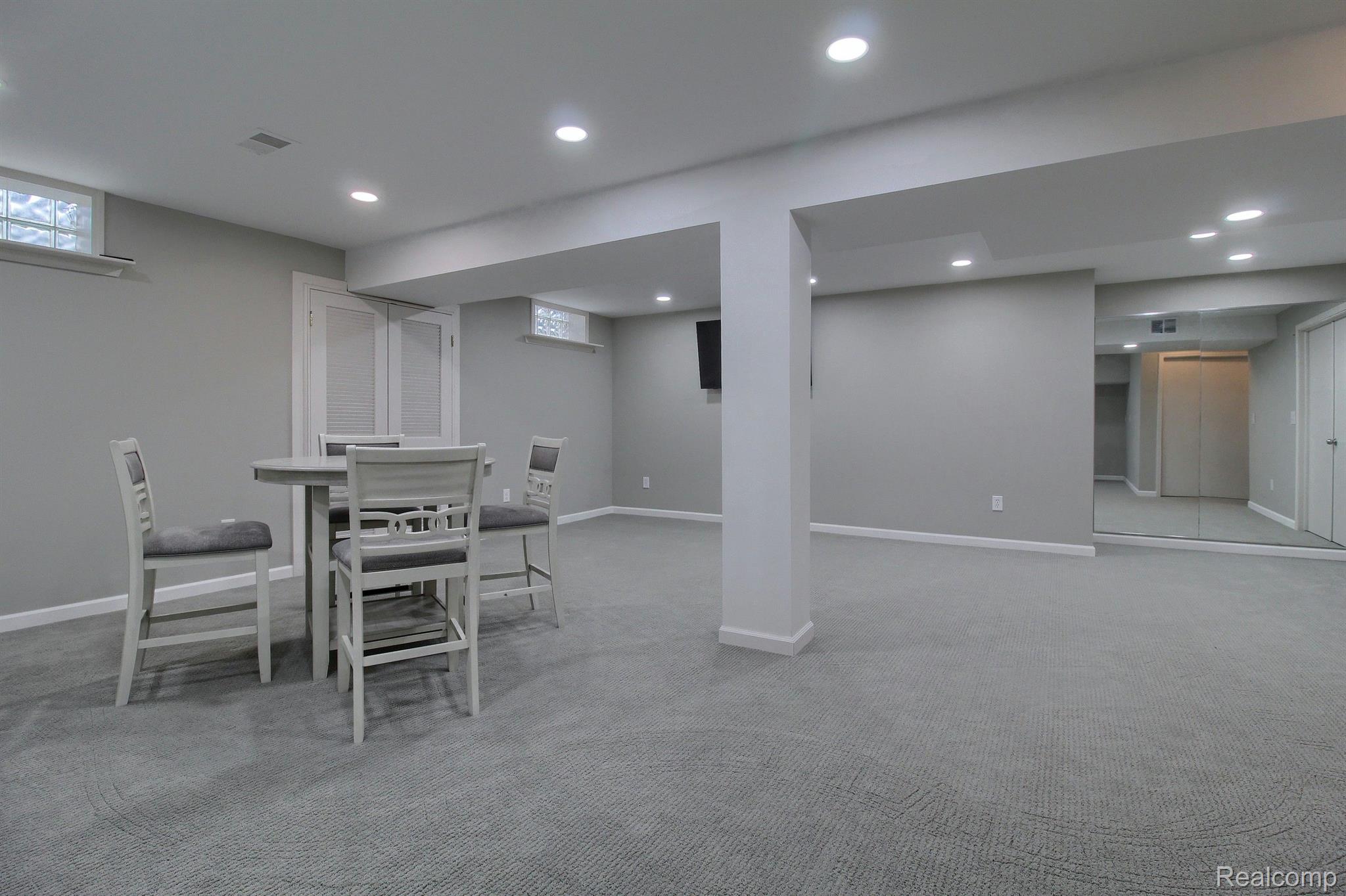 5365 Inverrary Lane Commerce Township, MI 48382 - Photo 33 of 37 Gallery Image 33