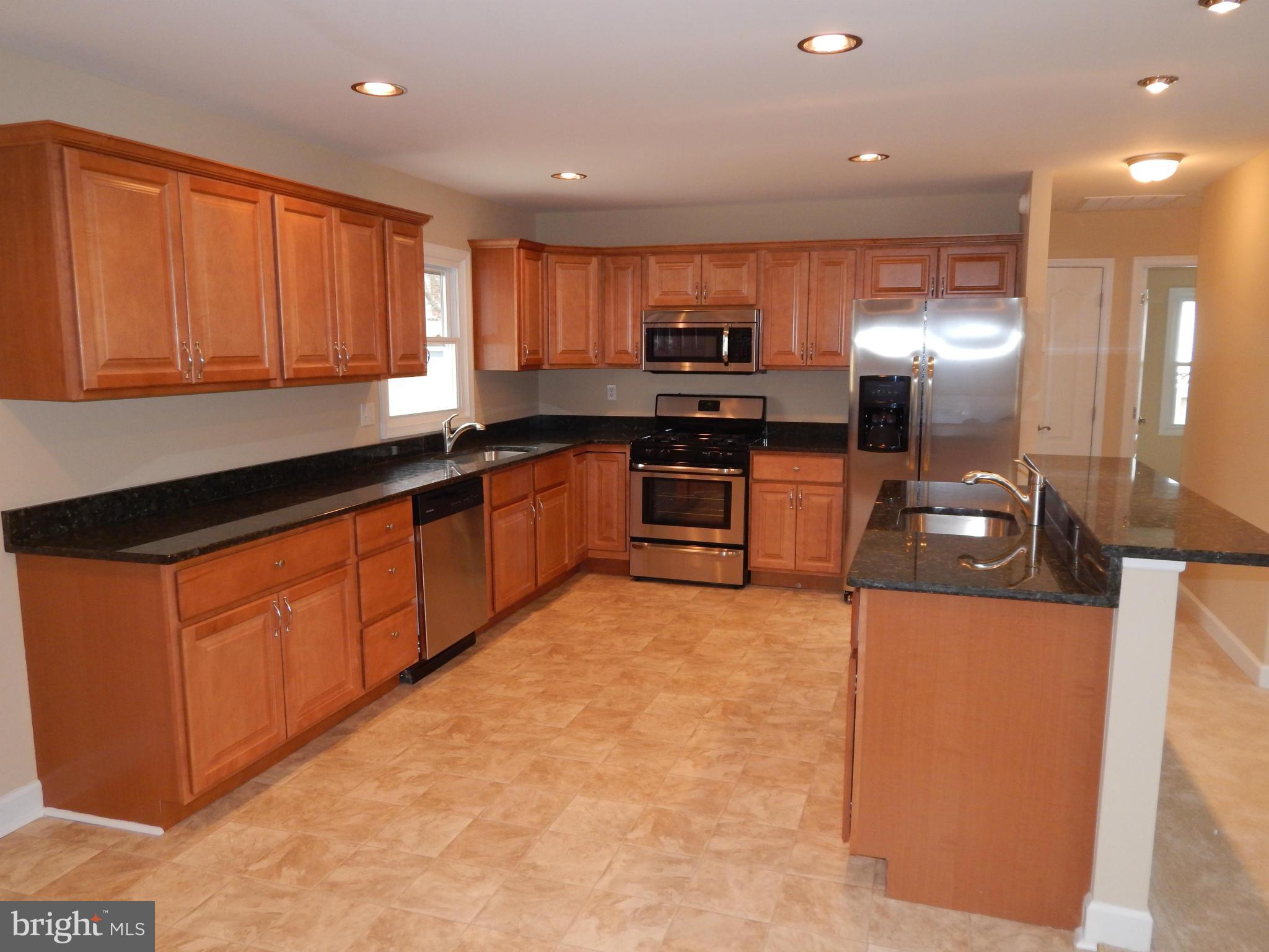 222 Compton Road Waldorf, MD 20602 - Photo 5 of 23 Gourmet Kitchen