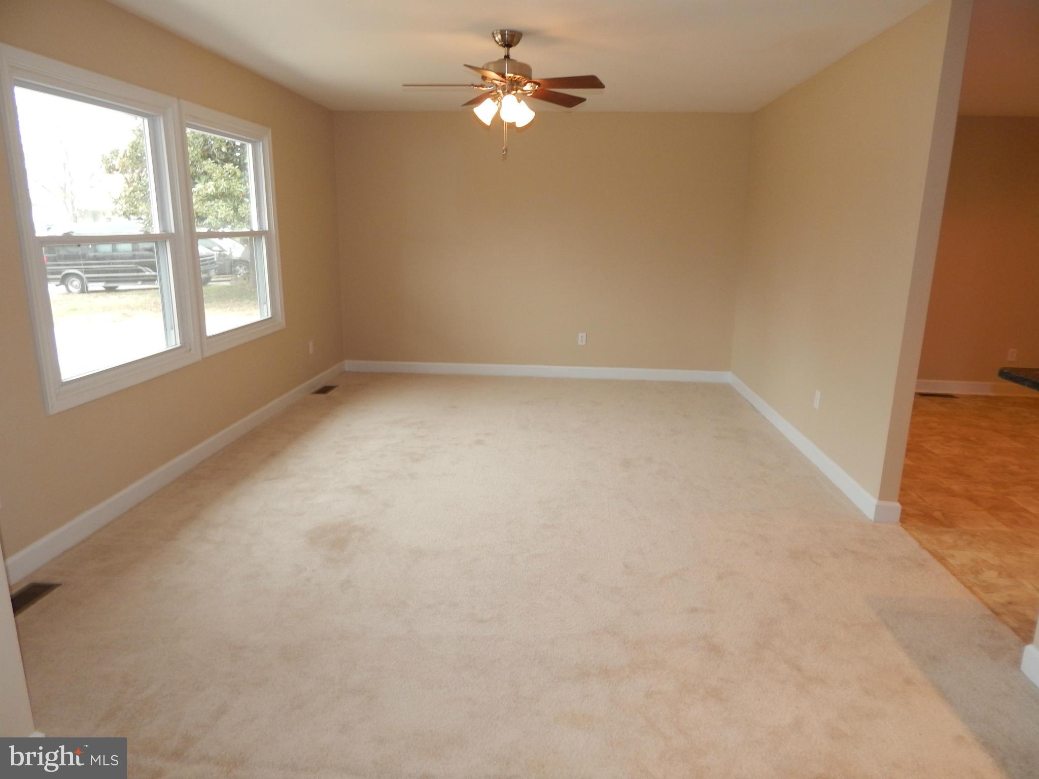 222 Compton Road Waldorf, MD 20602 - Photo 8 of 23 Living Room