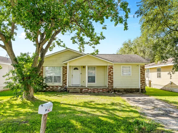 $165,000 | 219 Beecher Avenue, Palacios, TX 77465