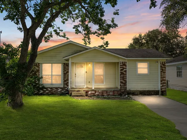 $165,000 | 219 Beecher Avenue, Palacios, TX 77465