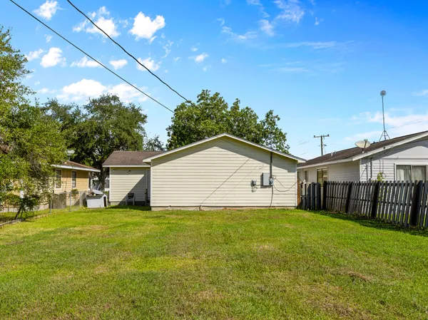 $165,000 | 219 Beecher Avenue, Palacios, TX 77465