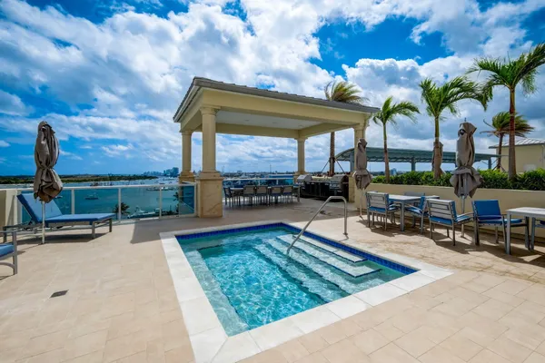 $5,500 | 2640 Lake Shore Drive, Unit 2312, Riviera Beach, FL 33404