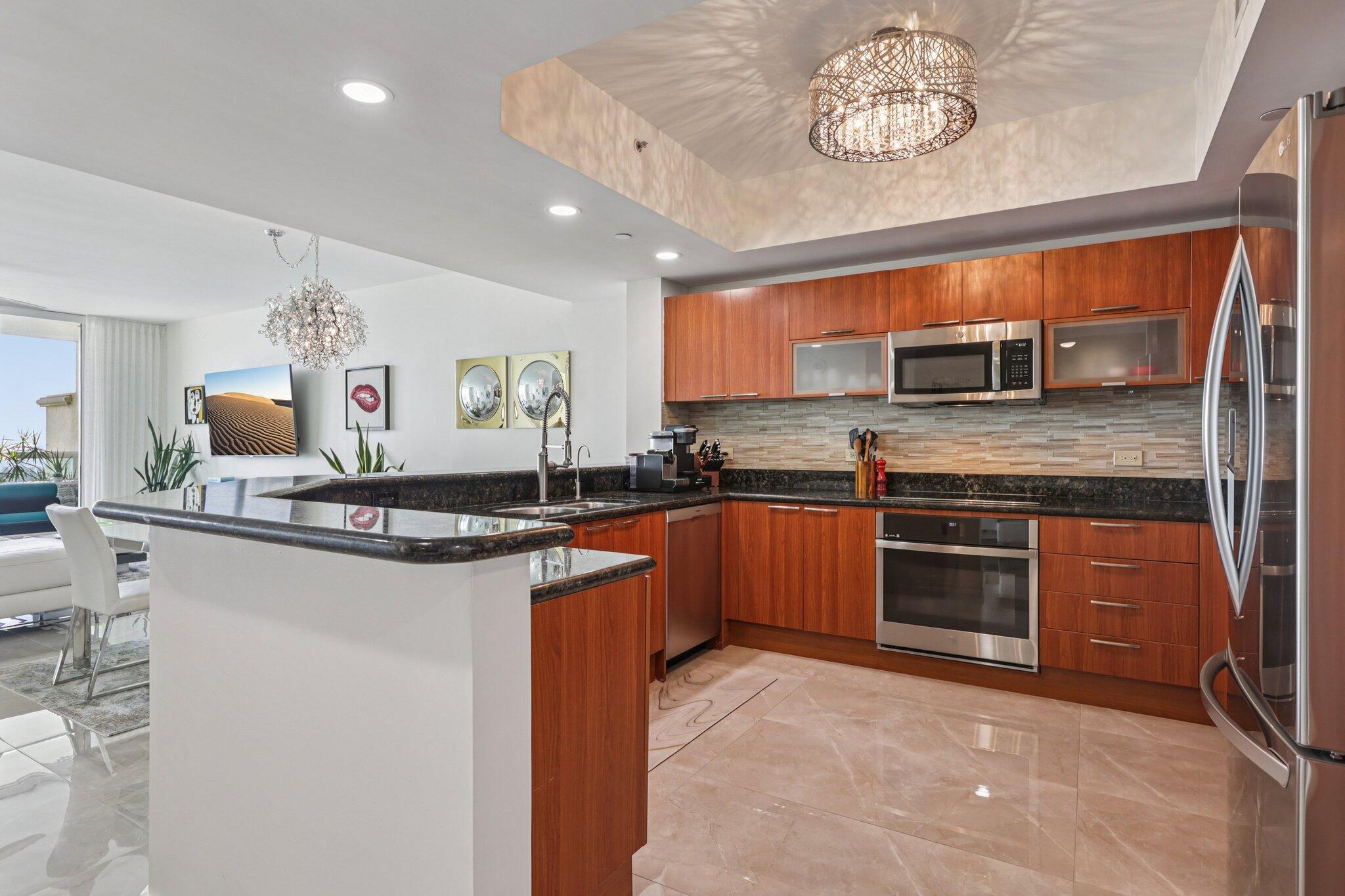 2640 Lake Shore Drive, Unit 2312 Riviera Beach, FL 33404 - Photo 10 of 61 15-web-or-mls-Lake Shore Dr 2312-S2210-0