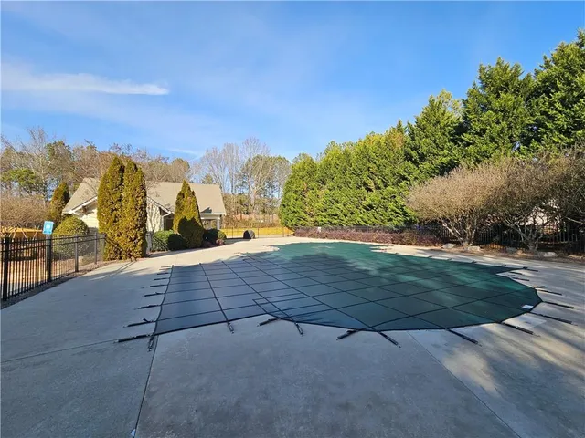 $2,400 | 6185 Crested Moss Drive, Alpharetta, GA 30004