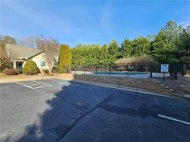 $2,400 | 6185 Crested Moss Drive, Alpharetta, GA 30004