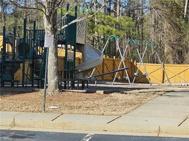 $2,400 | 6185 Crested Moss Drive, Alpharetta, GA 30004